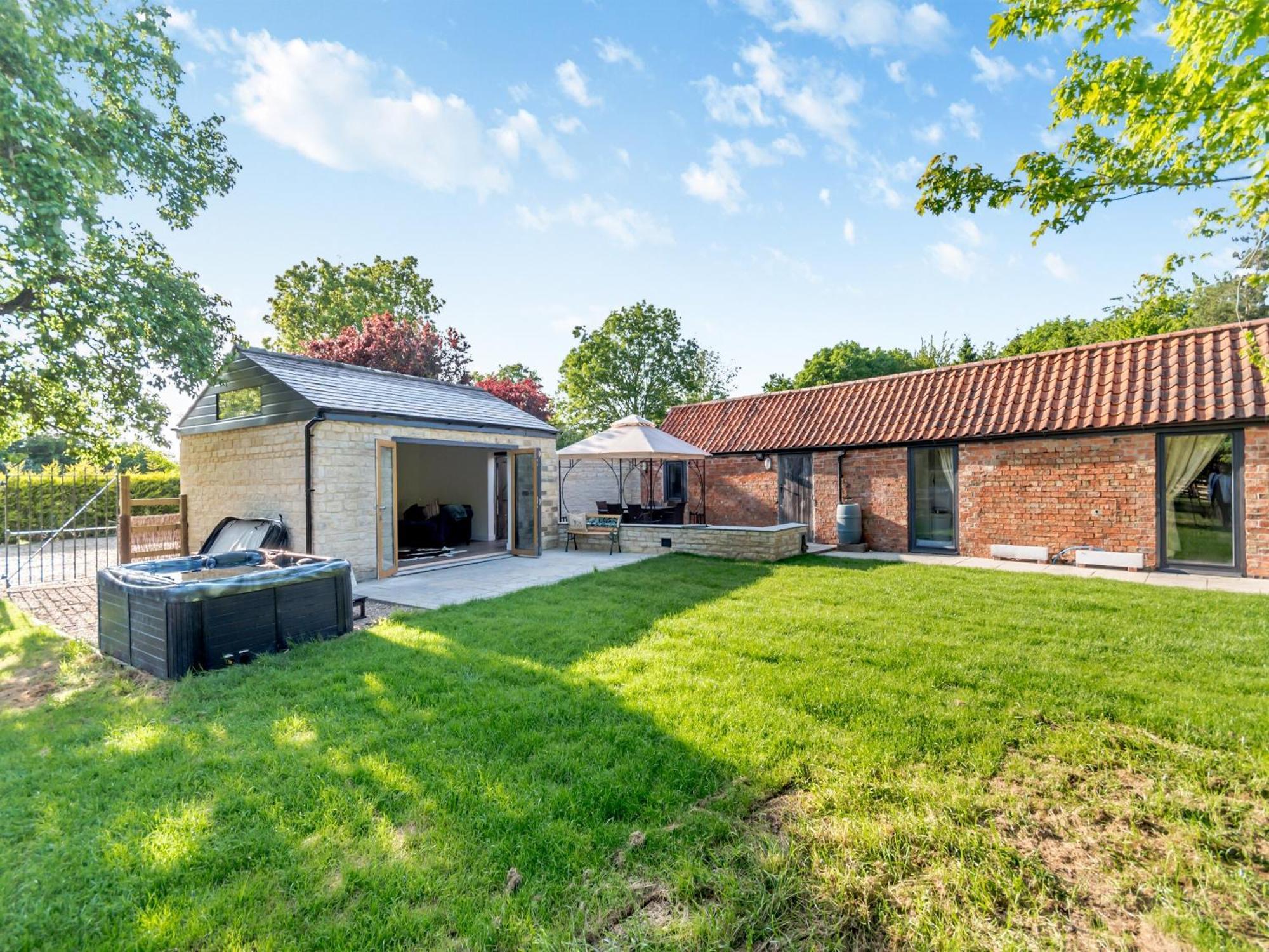 Red Brick Barn - Uk39916 Villa Howell Exterior photo