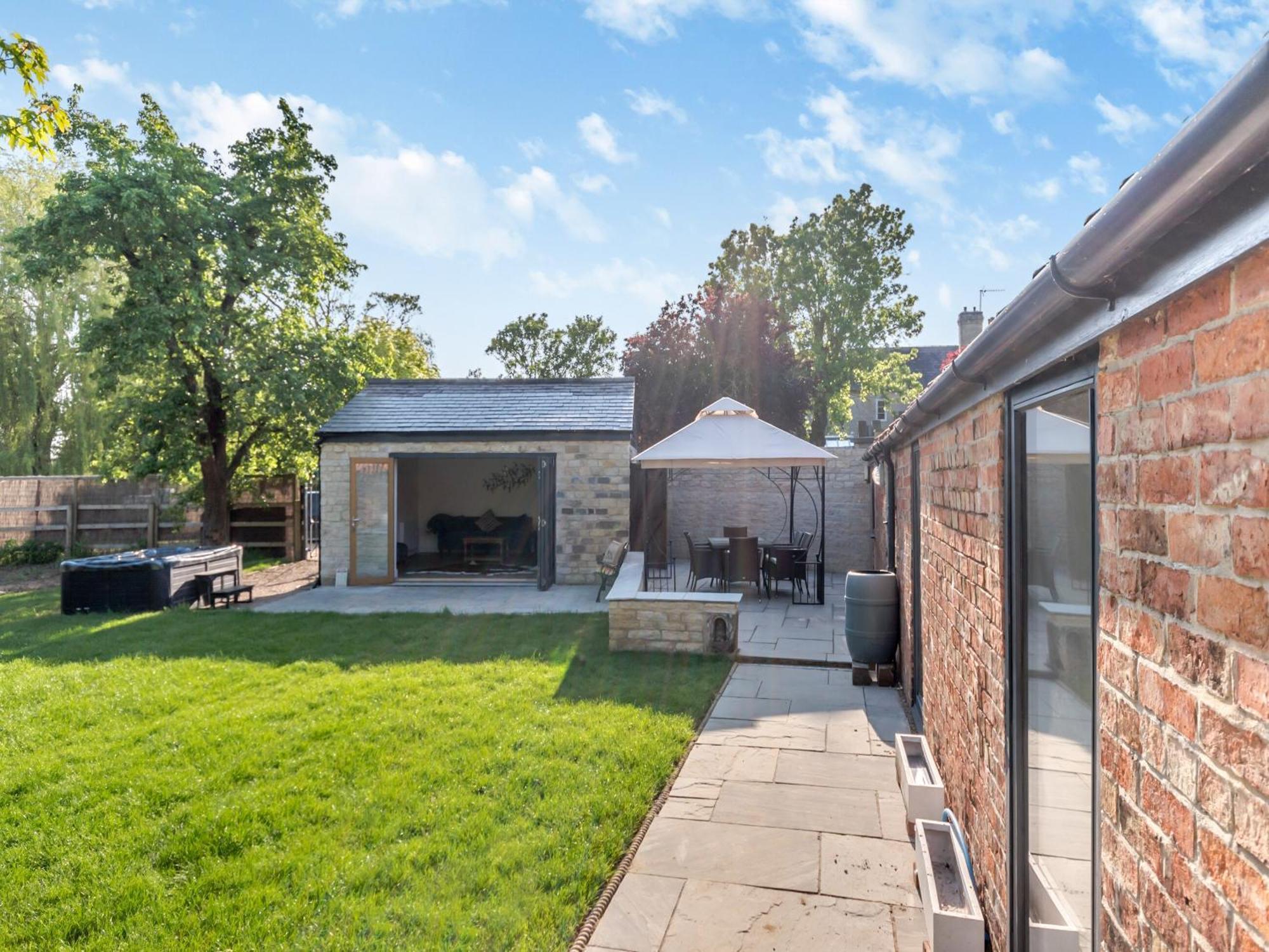 Red Brick Barn - Uk39916 Villa Howell Exterior photo